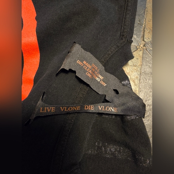 VLONE T-shirt - Picture 2 of 4